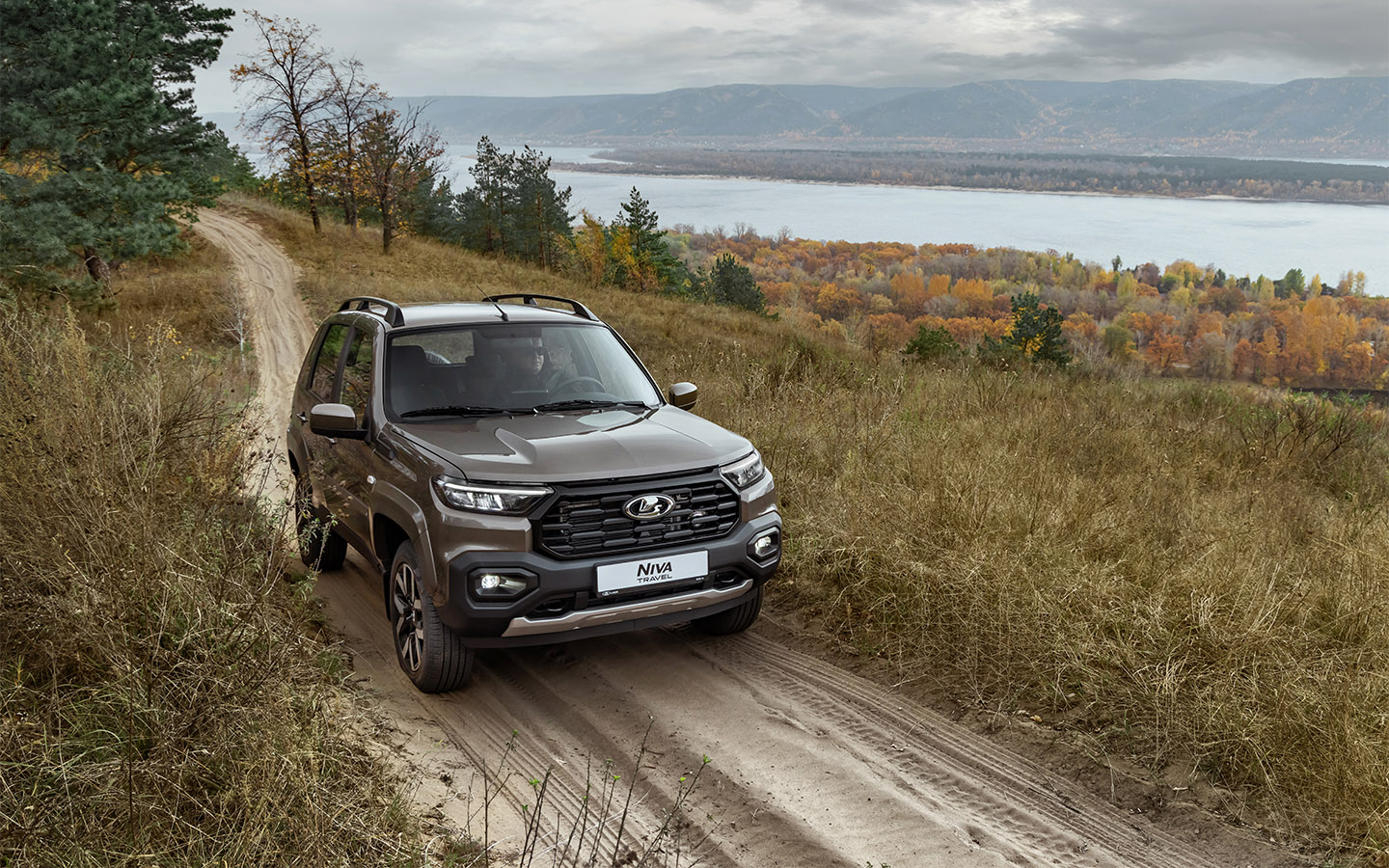 Рейлинги&nbsp;на Lada Niva Travel появляются в комплектации&nbsp;Comfort. Учитывая скромный по размерам багажник,&nbsp;&mdash; штука полезная и нужная