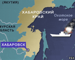 В Охотском море горит российский корабль