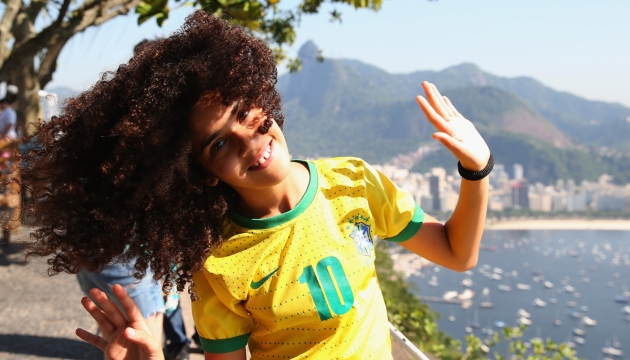 Бразильская фанатка в Рио-де-Жанейро, Бразилия. (Фото Джулиан Финни / Getty Images)