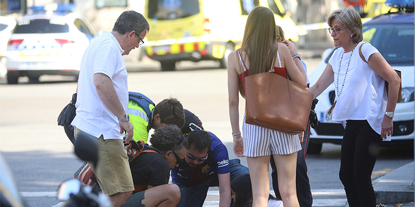 Полиция сообщила о гибели более 10 человек в Барселоне
