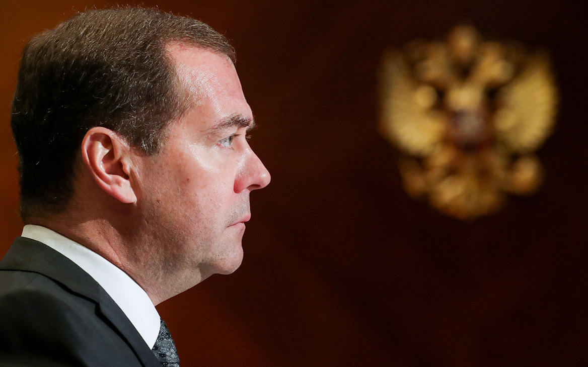 Медведев предложил сделать административный кодекс понятным