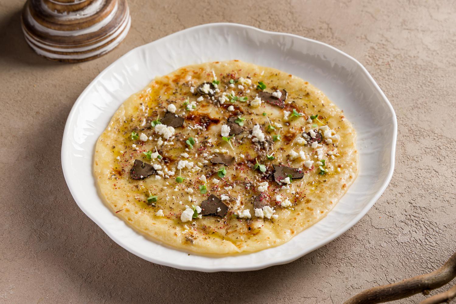 Лепешка с сыром чуду, трюфелем и&nbsp;заатаром