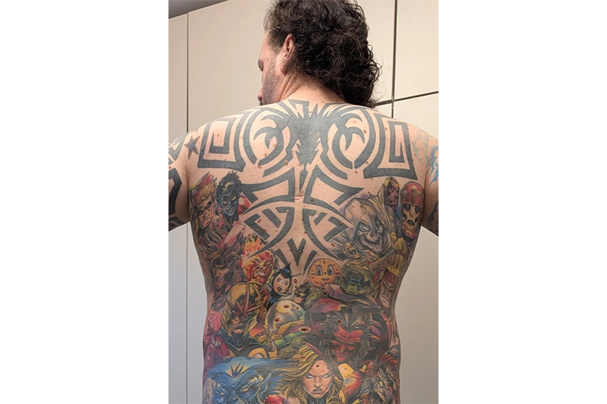Татуировки на спине Тома Рэдфорда