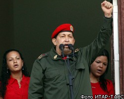 У.Чавес впервые после лечения вышел к народу 