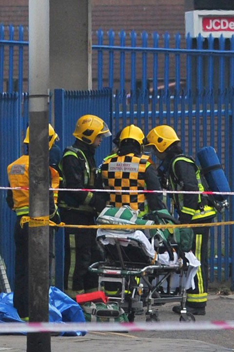 В Лондоне вертолет столкнулся со строительным краном и разбился