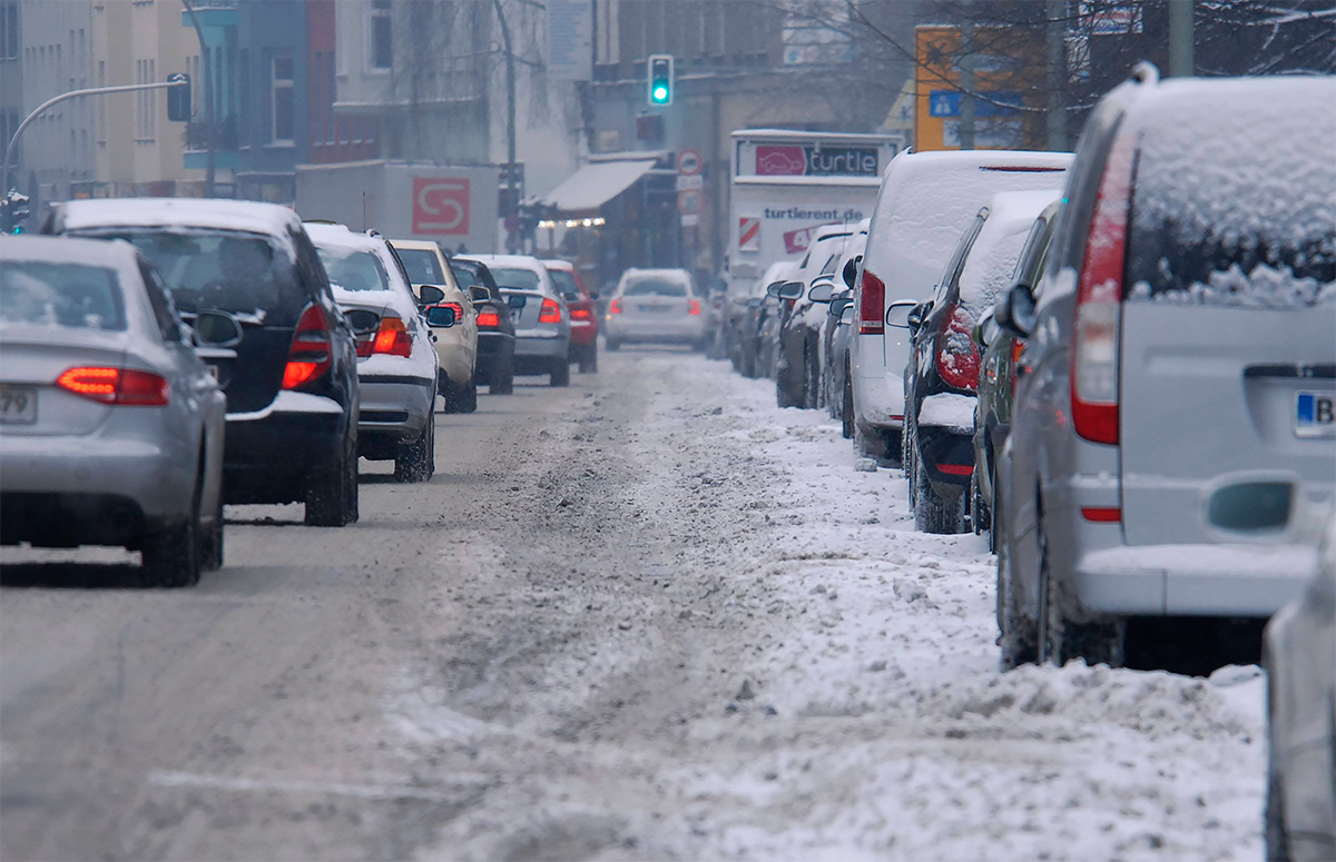 Снежный билет и штраф за выезд: как справиться с дорожным коллапсом