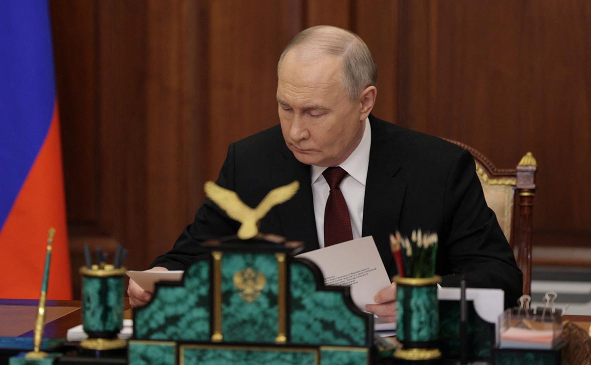 Путин решил наградить министров прошлого кабинета Мишустина