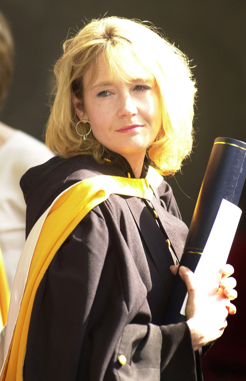 Джоан Роулинг&nbsp;получила почетную степень доктора литературы в Сент-Эндрюсском&nbsp;университете (Шотландия)