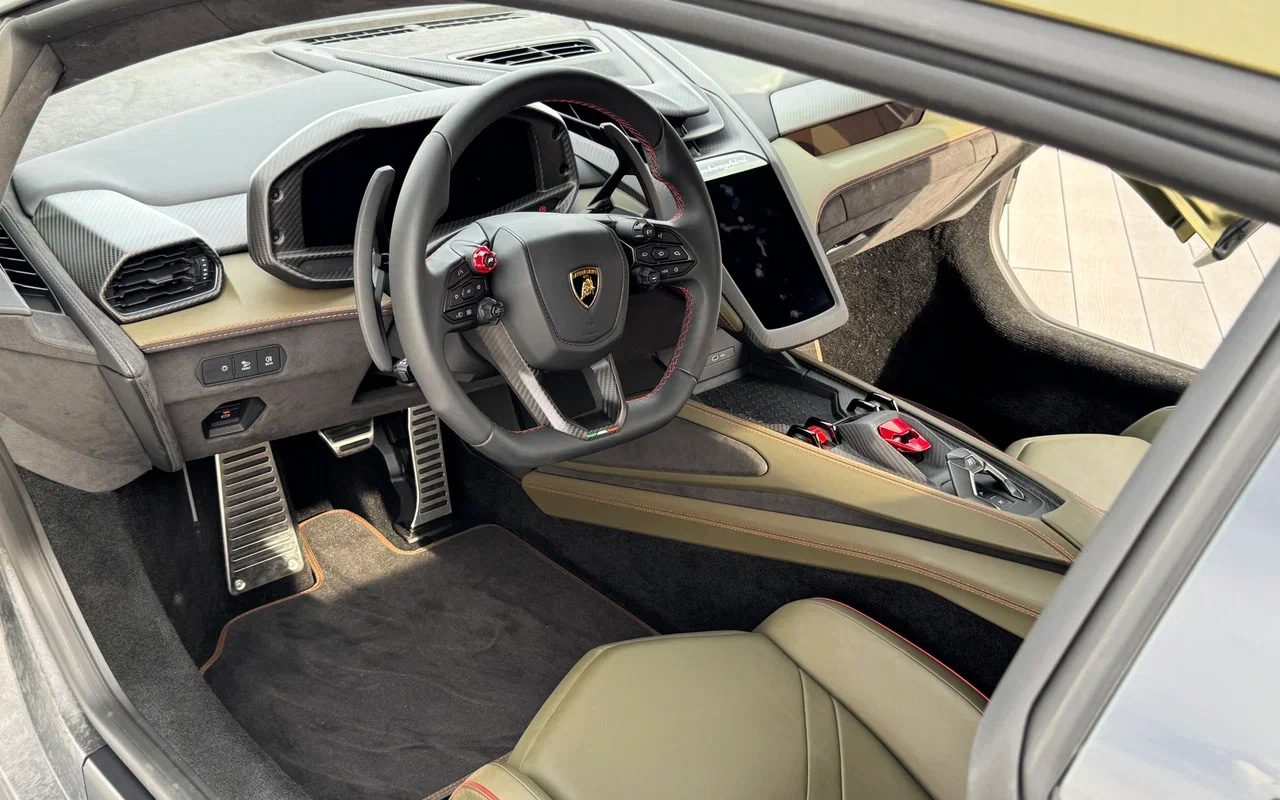 Lamborghini Revuelto