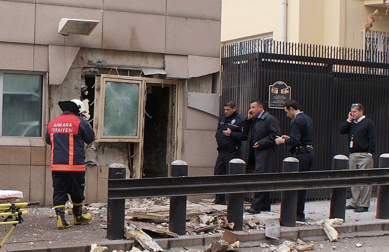 Перед посольством США в Анкаре прогремел взрыв 