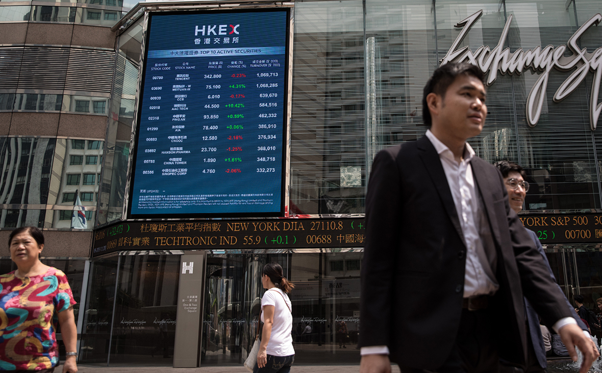 Гонконгская фондовая биржа отменила торги из-за сильных ливней