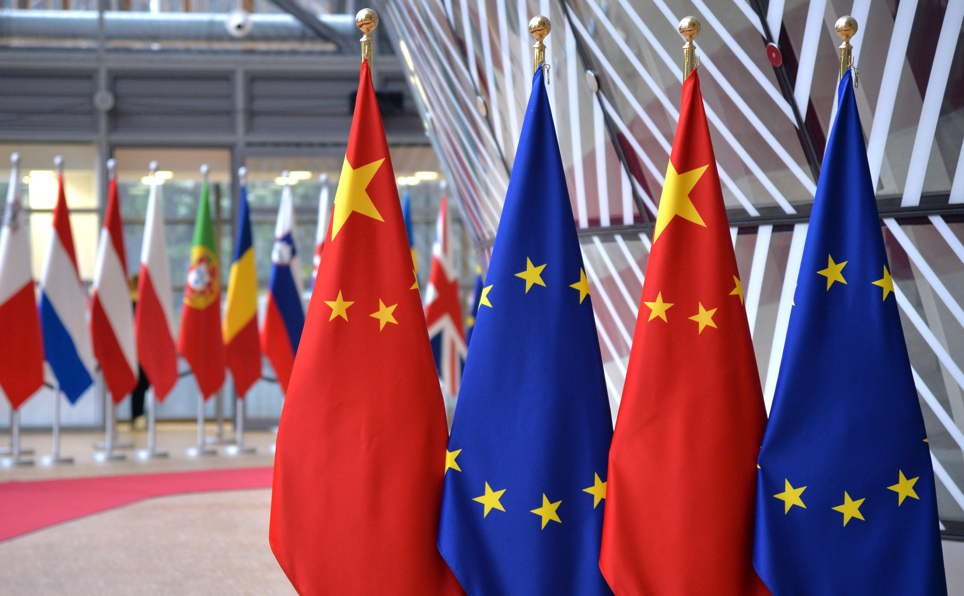 Reuters узнал о требовании ЕС к Китаю не помогать Москве в обходе санкций"/>













