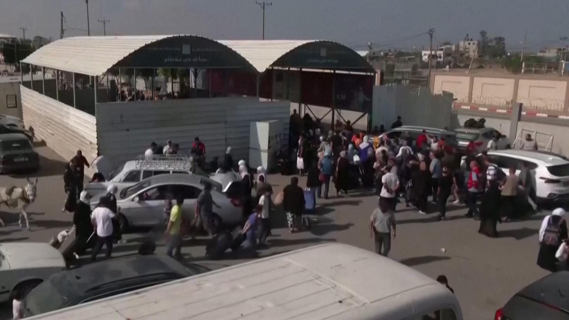 Более 100 иностранцев выпустили из сектора Газа в Египет