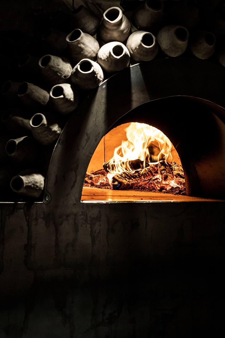 Многие блюда из меню готовят в печи