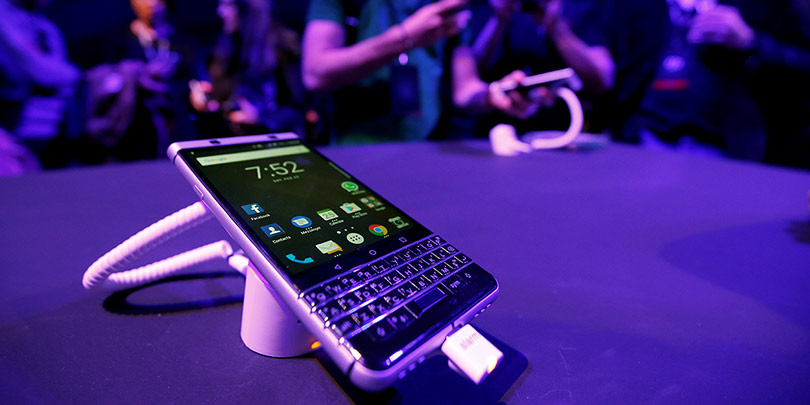 Продажи нового BlackBerry в России начнут пять ретейлеров