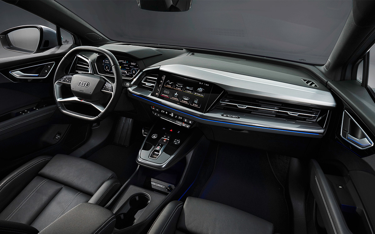 Audi представила новый кроссовер Q4 e-tron и его купеобразную версию