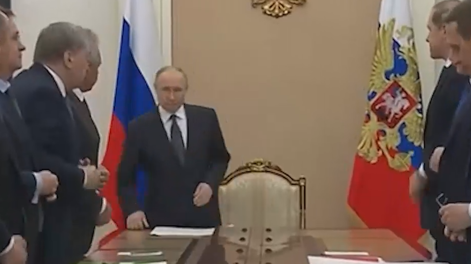 Кремль показал видео совещания у Путина перед переговорами с Украиной