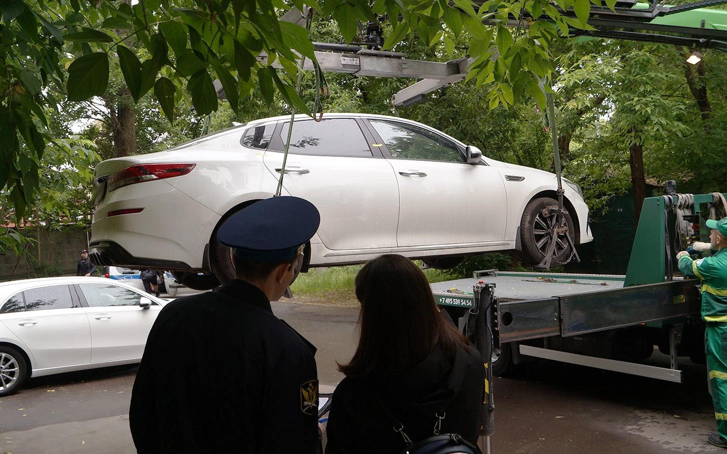 Машины могут запретить отбирать у россиян за долги. Но есть нюансы