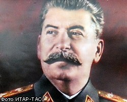 В питерском метро появились портреты Сталина