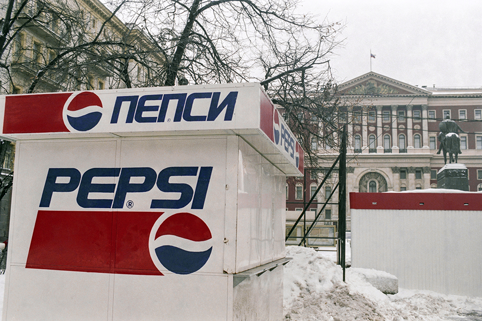 Реклама &laquo;Пепси&raquo; на&nbsp;Тверской площади. 1994 год
