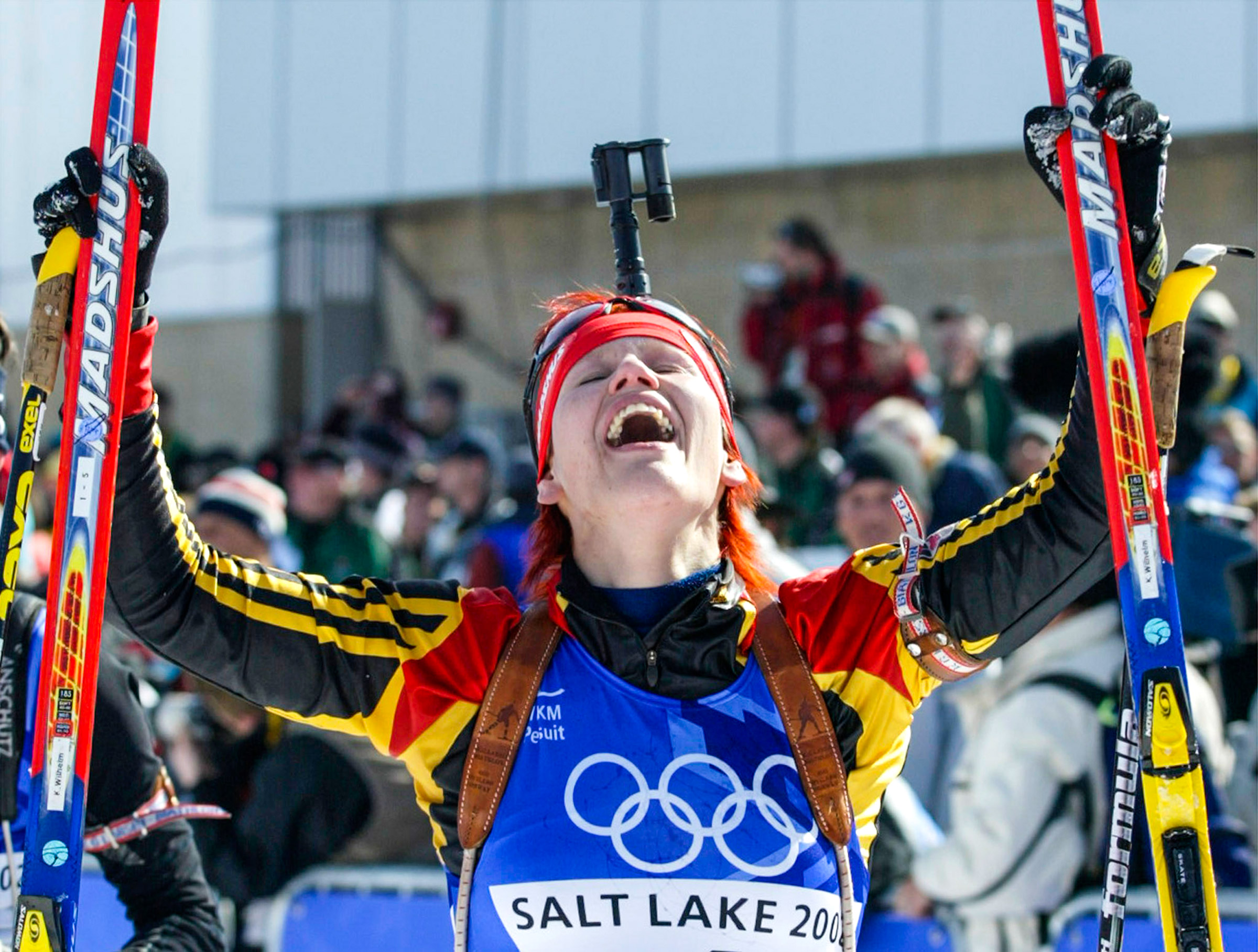 <p>На зимней Олимпиаде-2002 Ольга Пылева (Медведцева) сначала лишилась медалей в индивидуальной гонке из-за неточного выстрела, стала лишь восьмой в спринте, но завоевала золото в гонке-преследовании&nbsp;на дистанции 10&nbsp;км.</p>
