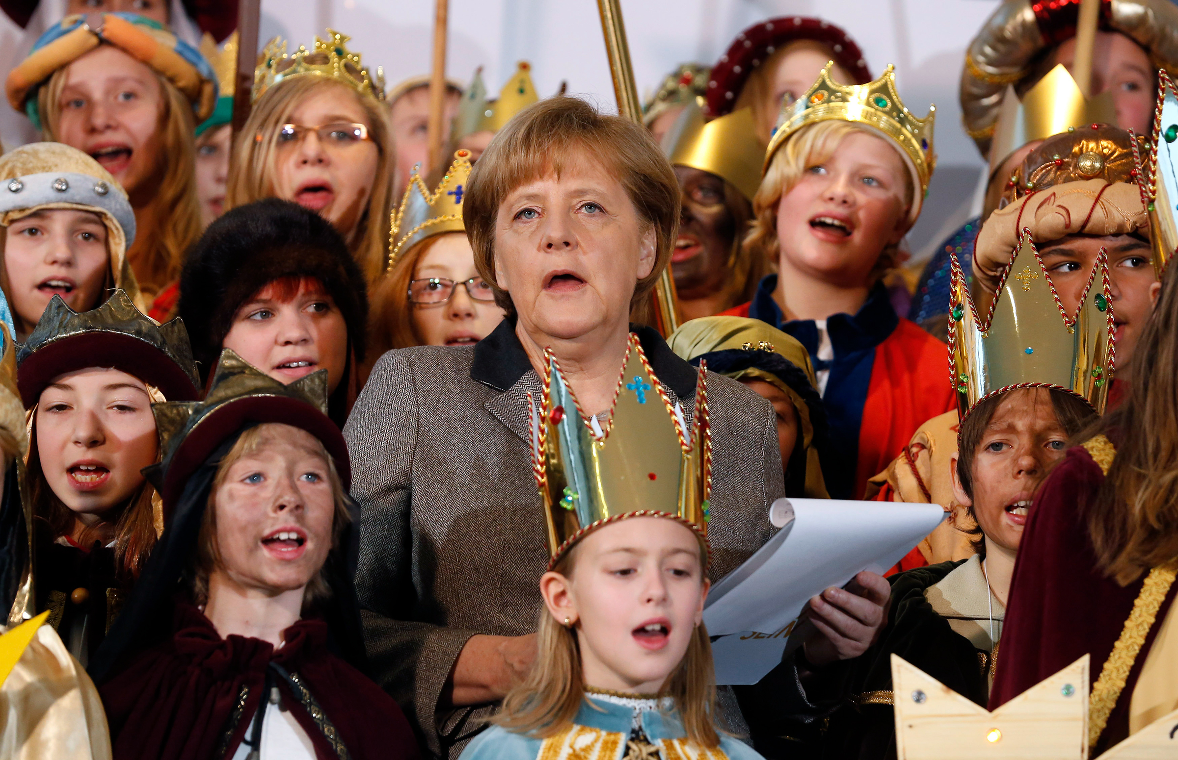 4 января 2013 года. Ангела Меркель поет с детским хором во время Рождественского двенадцатидневья. Берлин.
