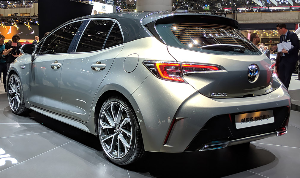 Toyota представила Auris нового поколения