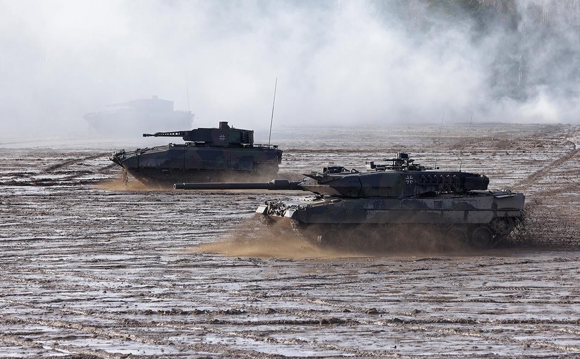 Танк Leopard2 (справа)
