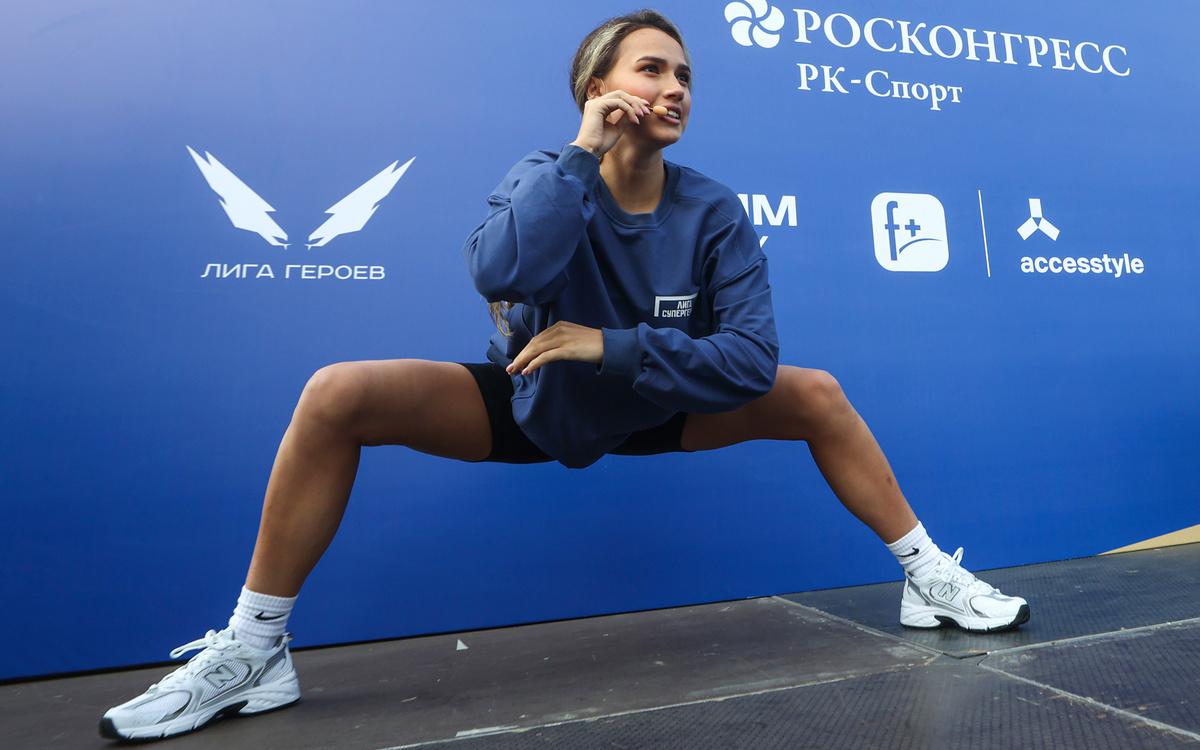 Загитова победила олимпийскую чемпионку в шоу-поединке по фехтованию