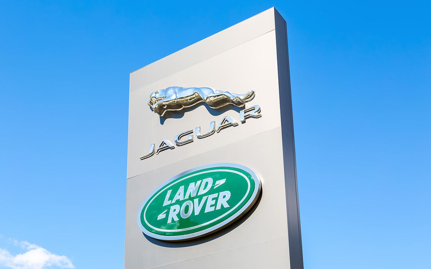 Российские топ-менеджеры выкупили активы Jaguar Land Rover в стране