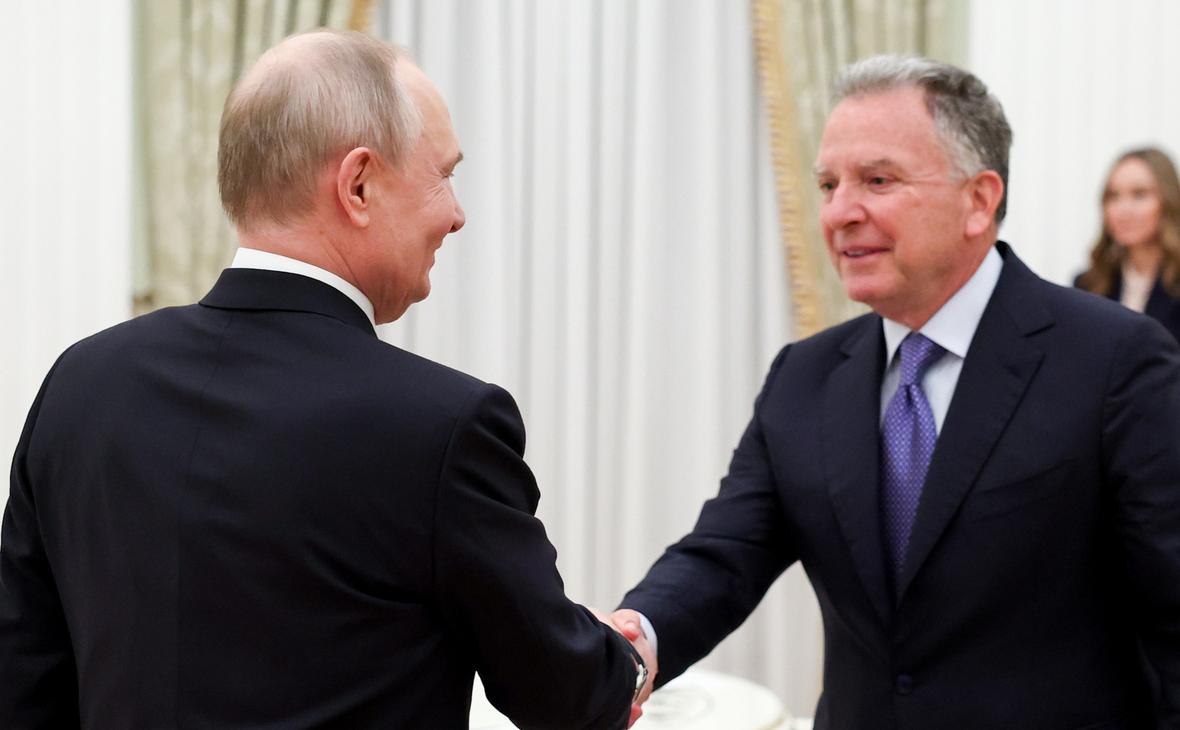 Владимир Путин и Стив&nbsp;Уиткофф во время встречи в Кремле