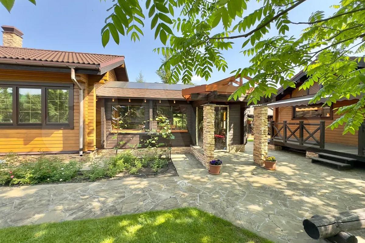 Как выглядят самые дорогие продающиеся в мегаполисах России дома