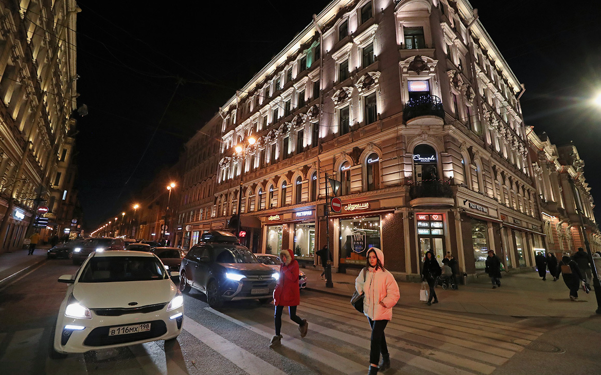В Петербурге возбудили уголовные дела после нарушения барами мер по COVID