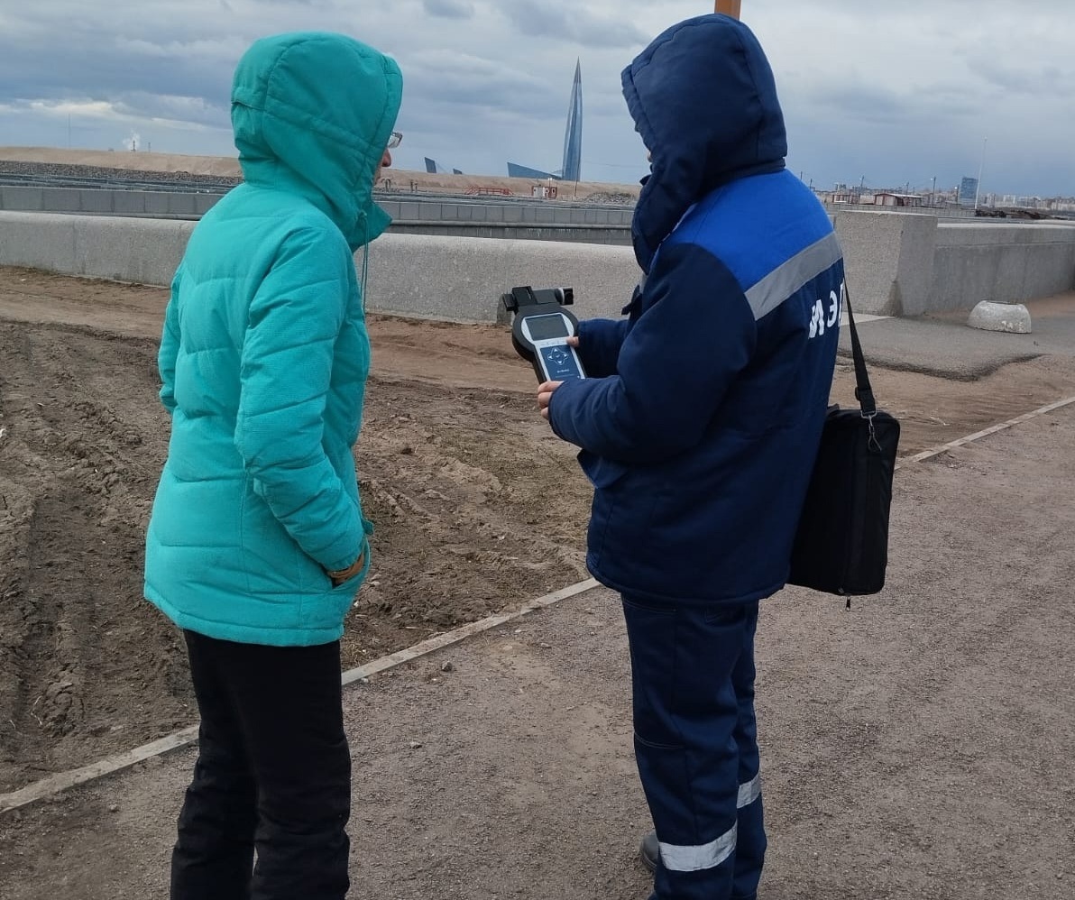 Мобильная экологическая дежурная служба Санкт-Петербурга замеряет концентрацию пыли