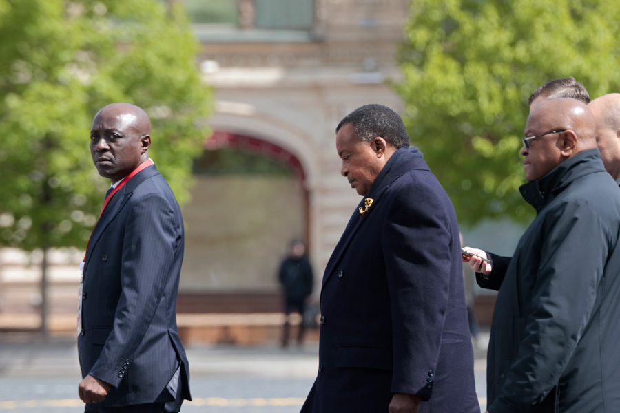Präsident der Republik Kongo Denis Sassou Nguesso (Bildmitte).