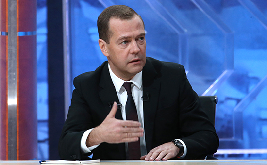 Премьер-министр России Дмитрий Медведев во время интервью, посвященного итогам работы правительства в текущем году