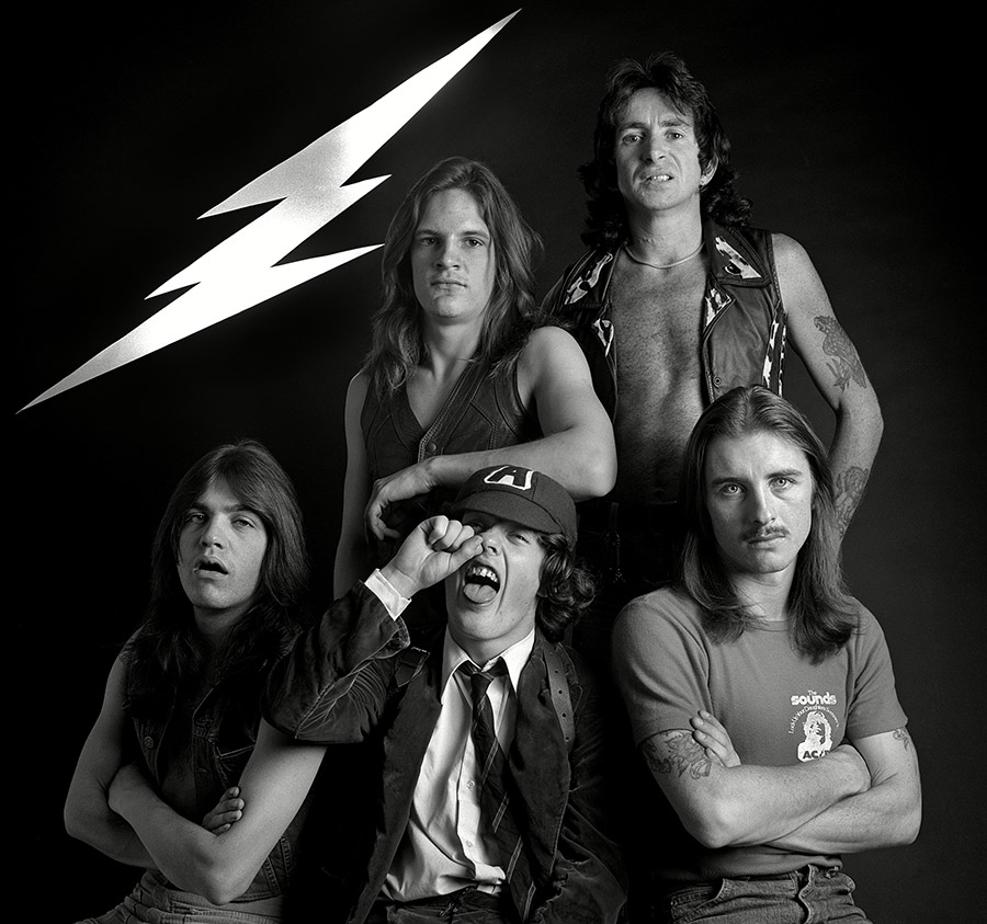 Группа&nbsp;AC/DC в составе Малькольма Янга, Марка Эванса, Ангуса&nbsp;Янга, Бона Скотта и Фила Радда.&nbsp;1976 год.


