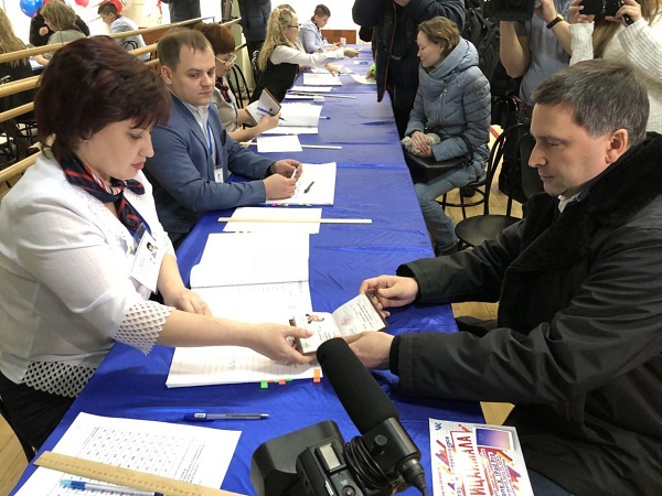 Дмитрий Кобылкин уже проголосовал на выборах президента