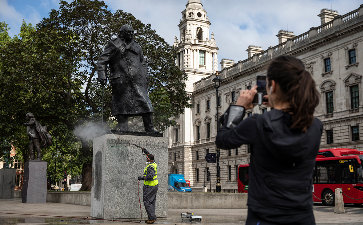 Статуя&nbsp;Уинстона Черчилля&nbsp;в центре Лондона