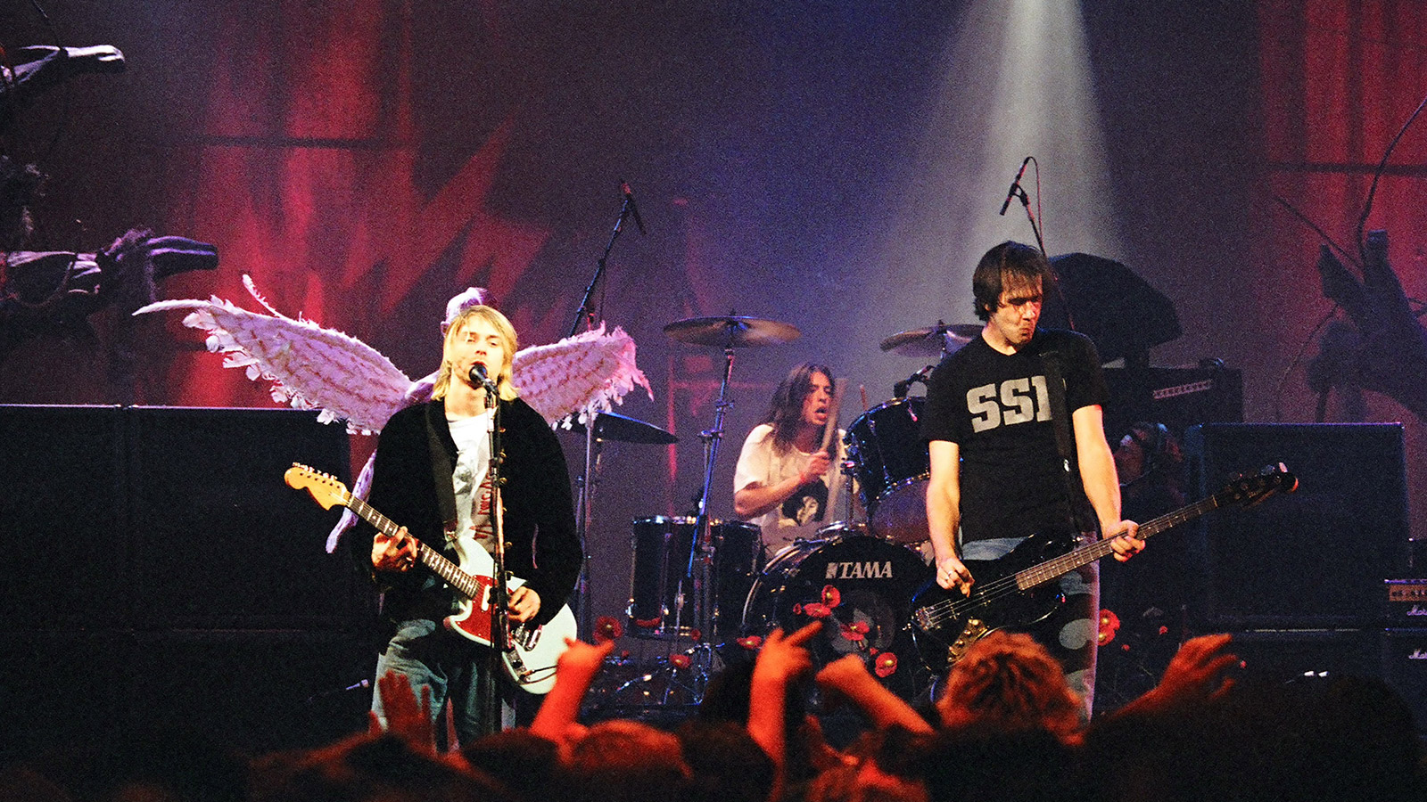<p>Группа Nirvana: Курт Кобейн, Дэйв Грол и Крист Новоселич.&nbsp;1993 год</p>