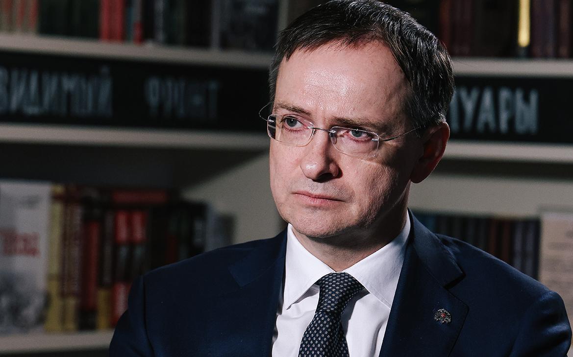 Мединский анонсировал переаттестацию писателей