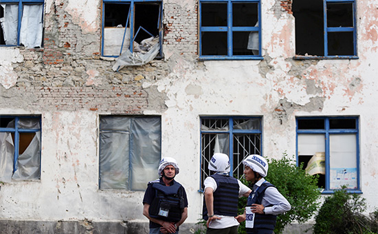 Представители ОБСЕ в&nbsp;поселке Зайцево&nbsp;Донецкой области. Май 2016 года
