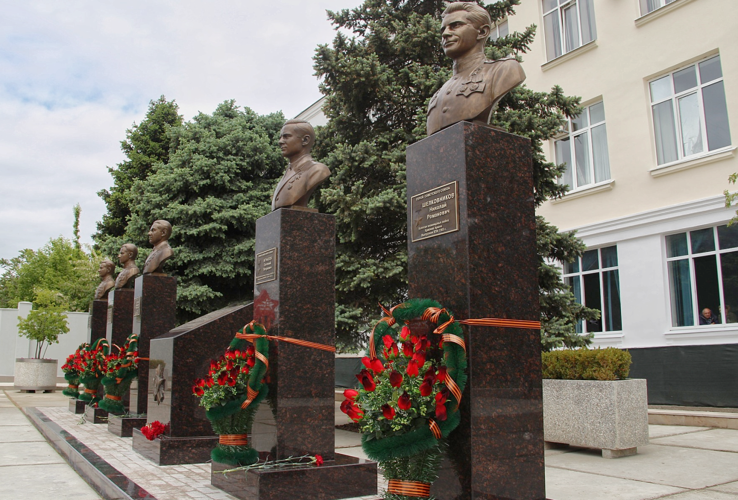 Открытие бюстов Героев Советского союза 8 мая