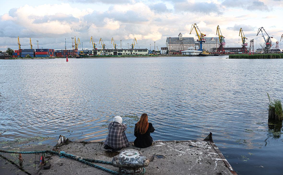 Вид на Калининградский морской торговый порт
