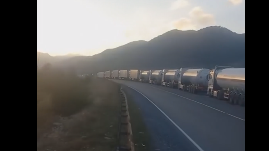 Сотни армянских фур с продукцией для России направили обратно в Армению