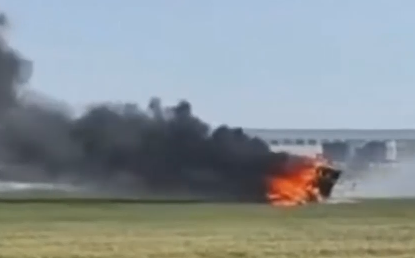 Пожар после столкновения летающих автомобилей в Китае. Видео