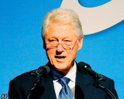 Врач Б.Клинтона: Экс-президент вернется в строй в понедельник 