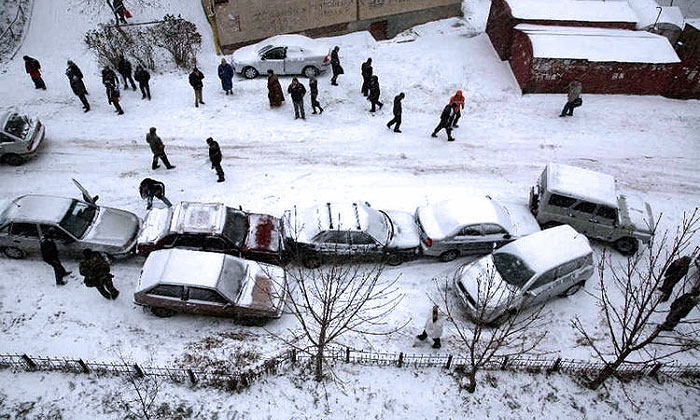 Количество аварий растет из-за снегопадов