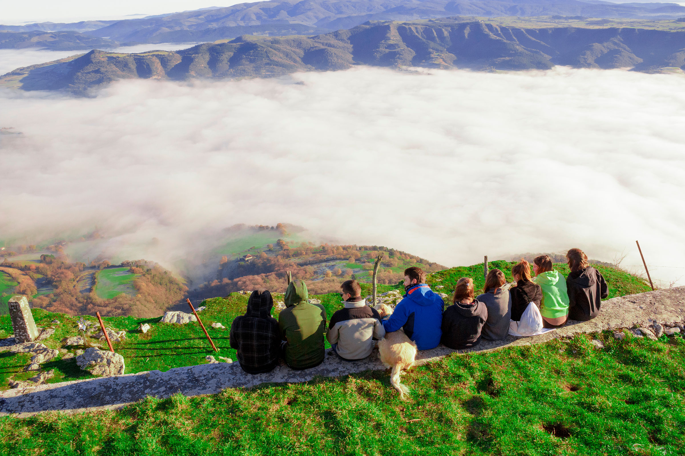 На фото: виды с вершины Монте

Зачем: увидеть полное солнечное затмение 12 августа 2026 года.

Что делать: исследовать культуру одного из самых самобытных регионов Испании.