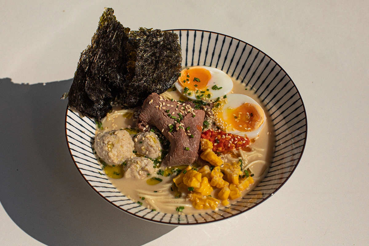 Рамен с мацаболами и пастрами